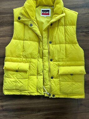 Levi’s Performance Quilted Puffer Vest – Women’s XS – Yellow